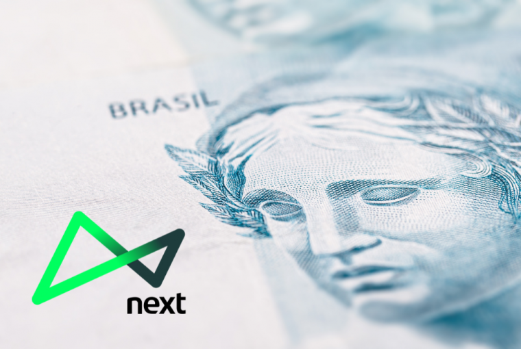 nota de cem reais ao fundo e na frente logo do Banco Next simulando Investir no CDB Next