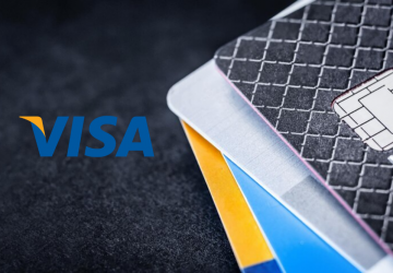 pilhas de cartão de crédito e ao lado a logo da bandeira Visa, simbolizando os Serviços gratuitos para quem tem cartão Visa