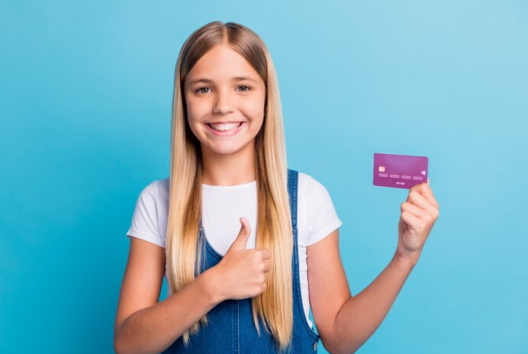 criança pode ter cartão de crédito?
