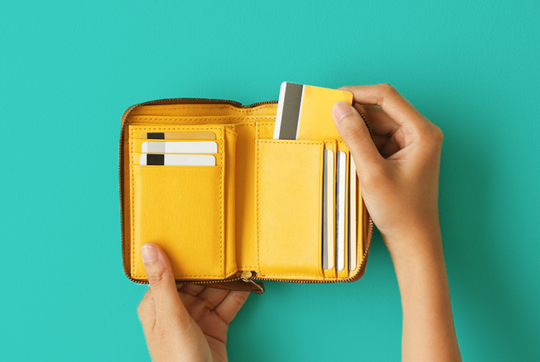 pagar com o cartão de crédito ou débito