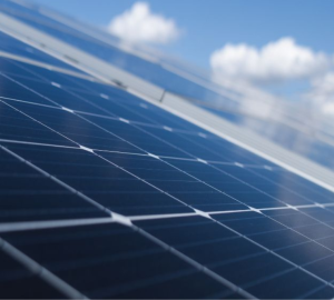 Quem tem energia solar paga conta de luz? A verdade revelada
