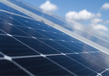 Quem tem energia solar paga conta de luz? A verdade revelada