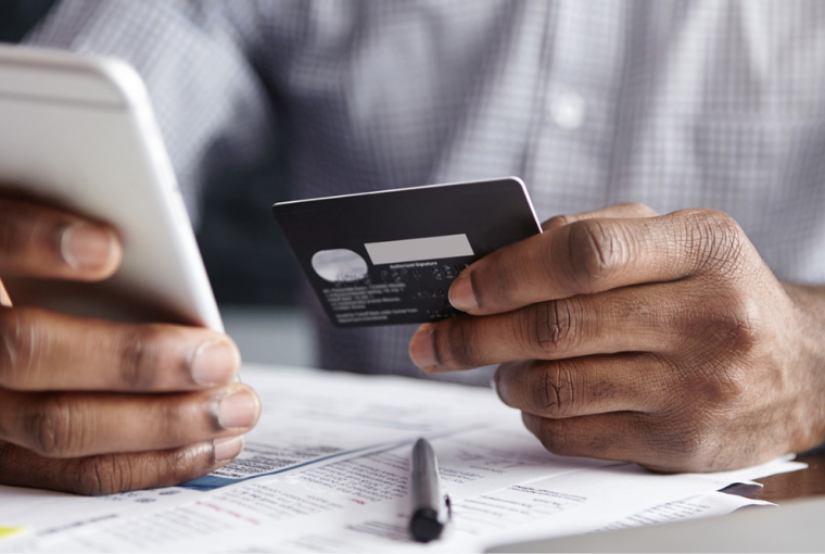 Os melhores cartões de crédito para a Black Friday 2025