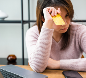 Cartão de crédito é cancelado por atraso: em quantos dias acontece?