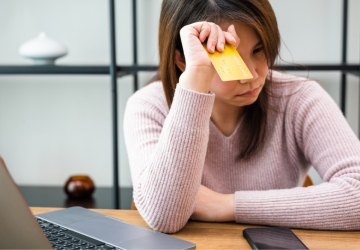 Cartão de crédito é cancelado por atraso: em quantos dias acontece?